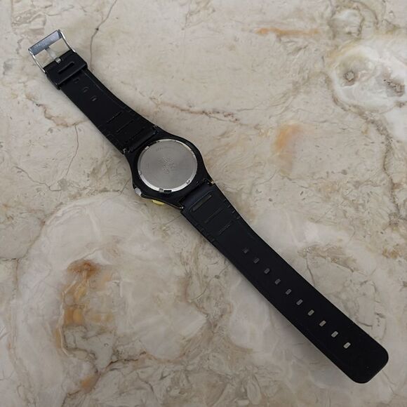 Vintage Gruen Sport Women's Date Watch Yellow Dial Working - Picture 5 of 10